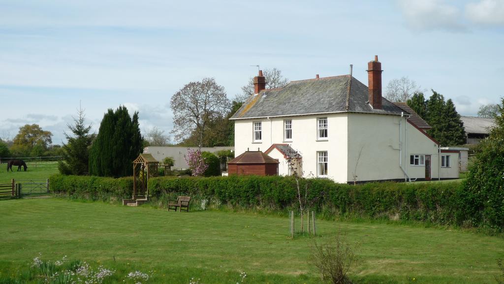 Weir Mill Farm Bed & Breakfast Кълъмптън Екстериор снимка