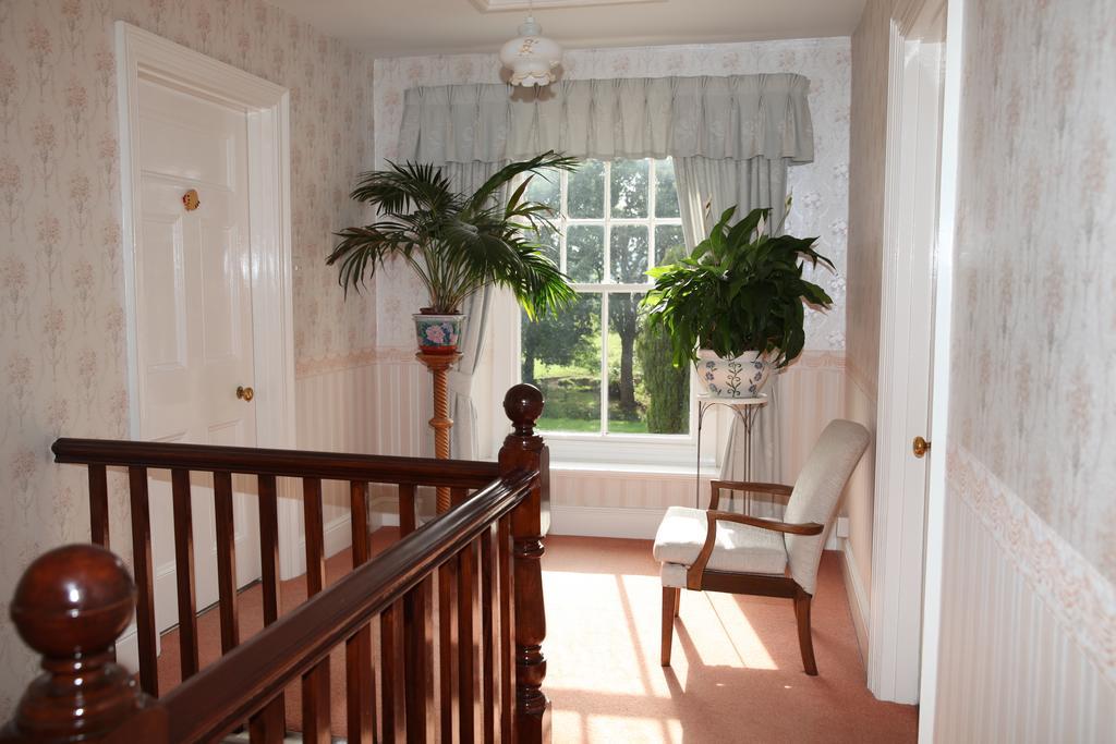 Weir Mill Farm Bed & Breakfast Кълъмптън Екстериор снимка